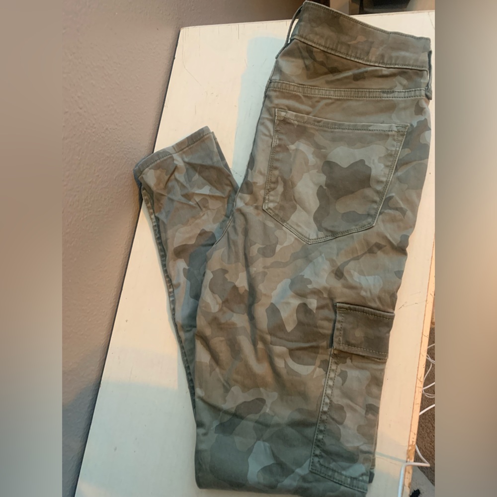 Old Navy Women's Rockstar Jeans Super Skinny High Rise Camo Cargo Pocket Sz 6